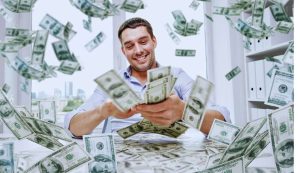 Un personne qui jette des dollars